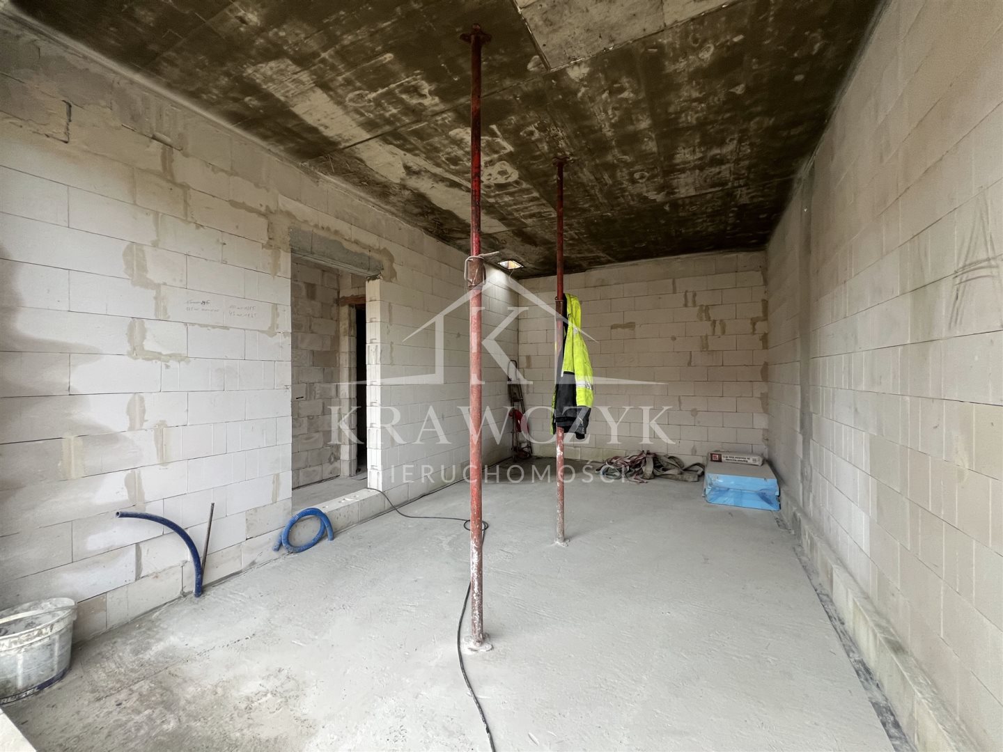 5 pokojowy bliźniak z garażem, trawa, ogrodzenie. (2)