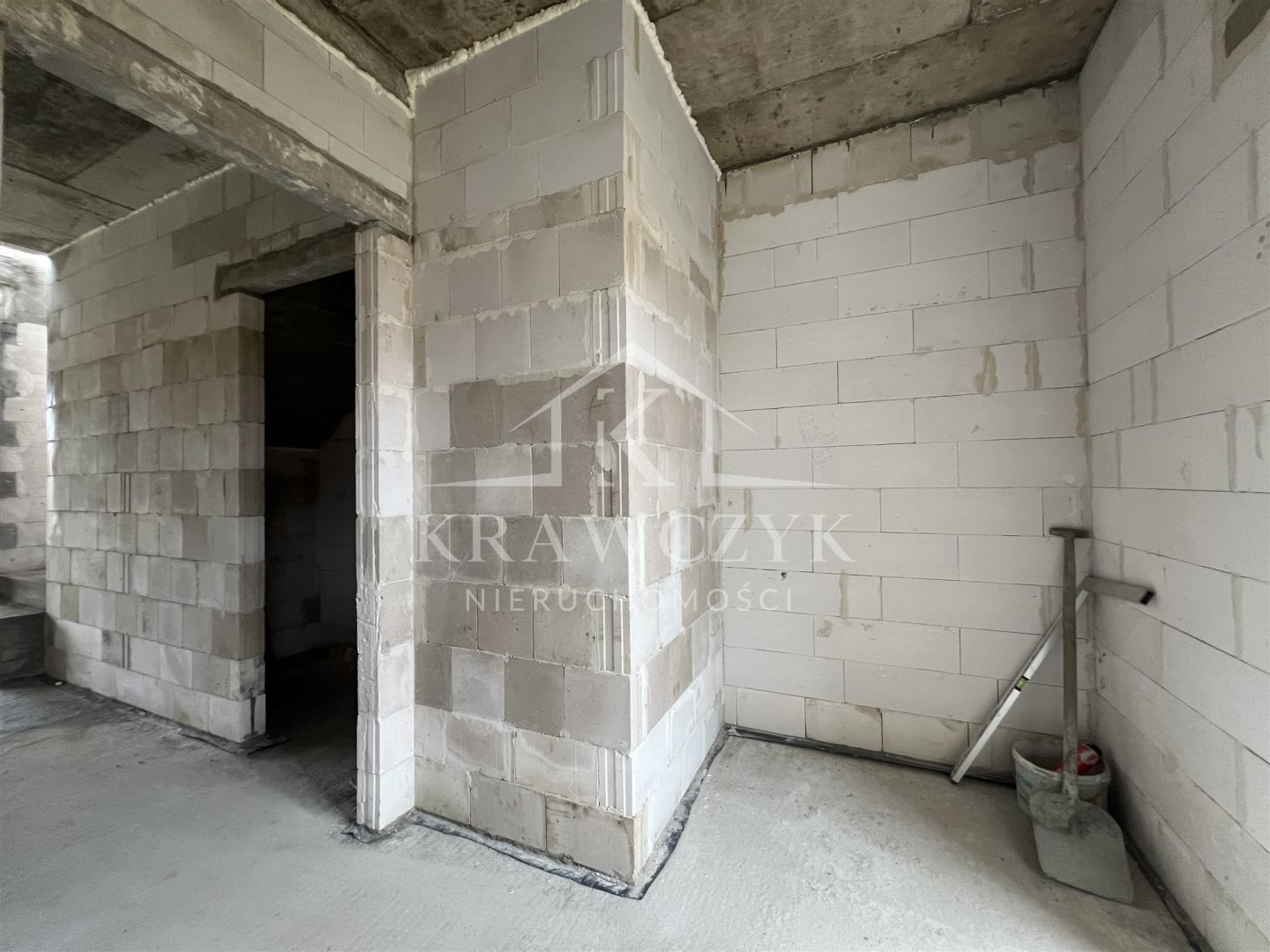 5 pokojowy bliźniak z garażem, trawa, ogrodzenie. (3)