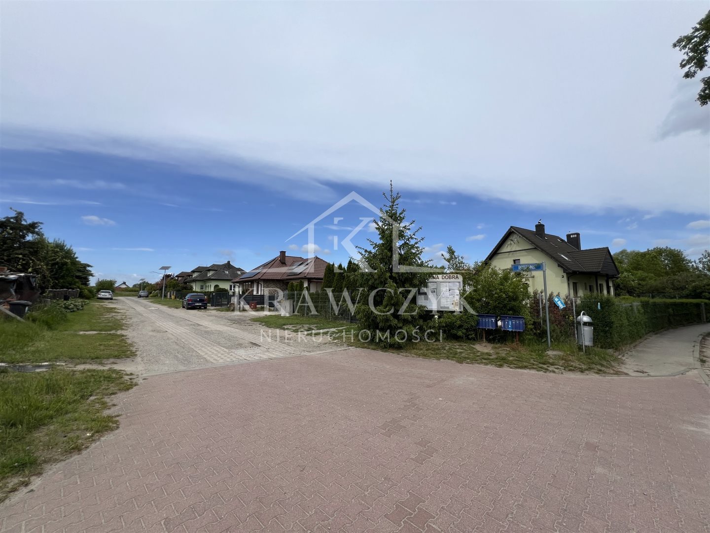 5 pokojowy bliźniak z garażem, trawa, ogrodzenie. (6)