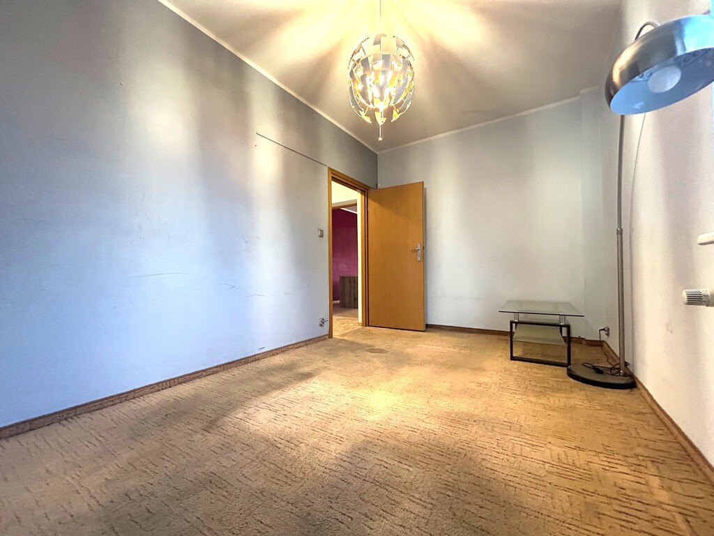 Lokal biurowy nadaje się też na mieszkanie (5)