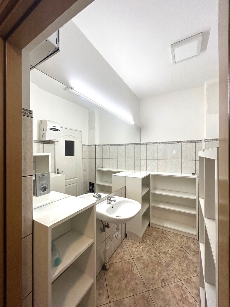 Lokal biurowy nadaje się też na mieszkanie (6)