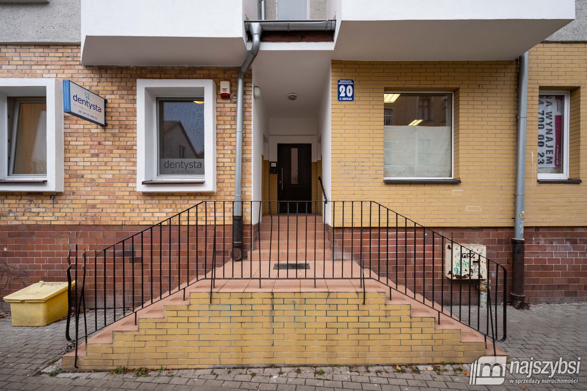 KOŁOBRZEG CENTRUM - LOKAL 66 M2 NA SPRZEDAŻ (2)