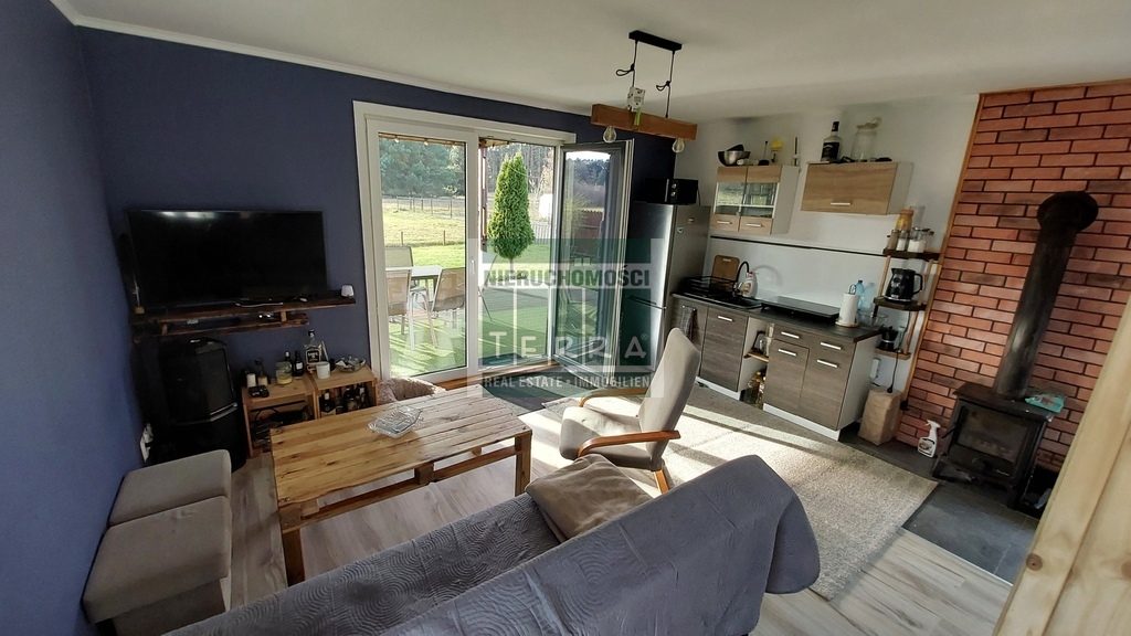 Działka z domkiem letniskowym w Bronkowie. (24)