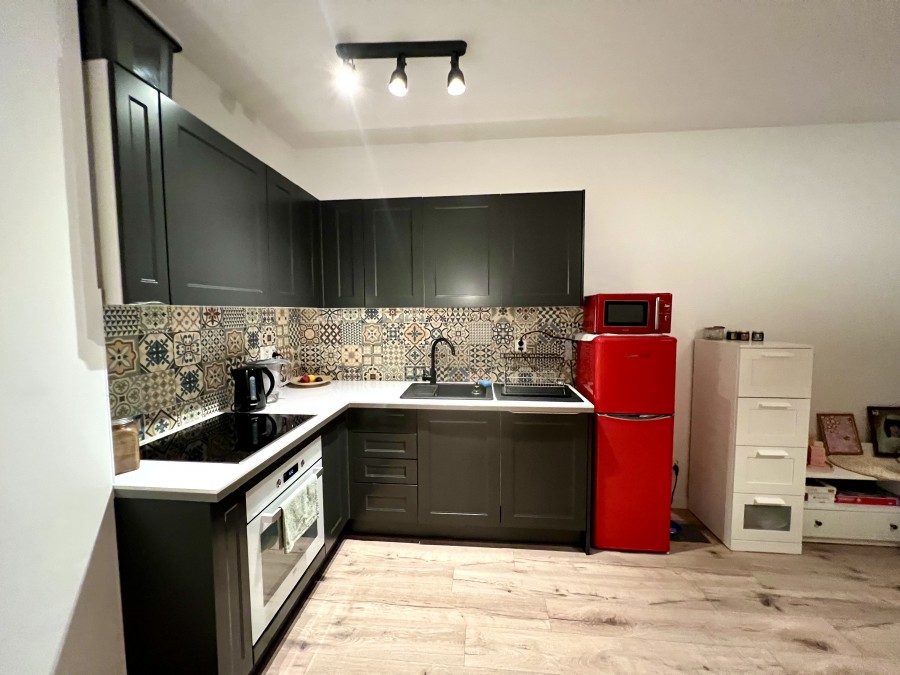 Nowy Apartament z Balkonem i Prywatnym Parkingiem (6)