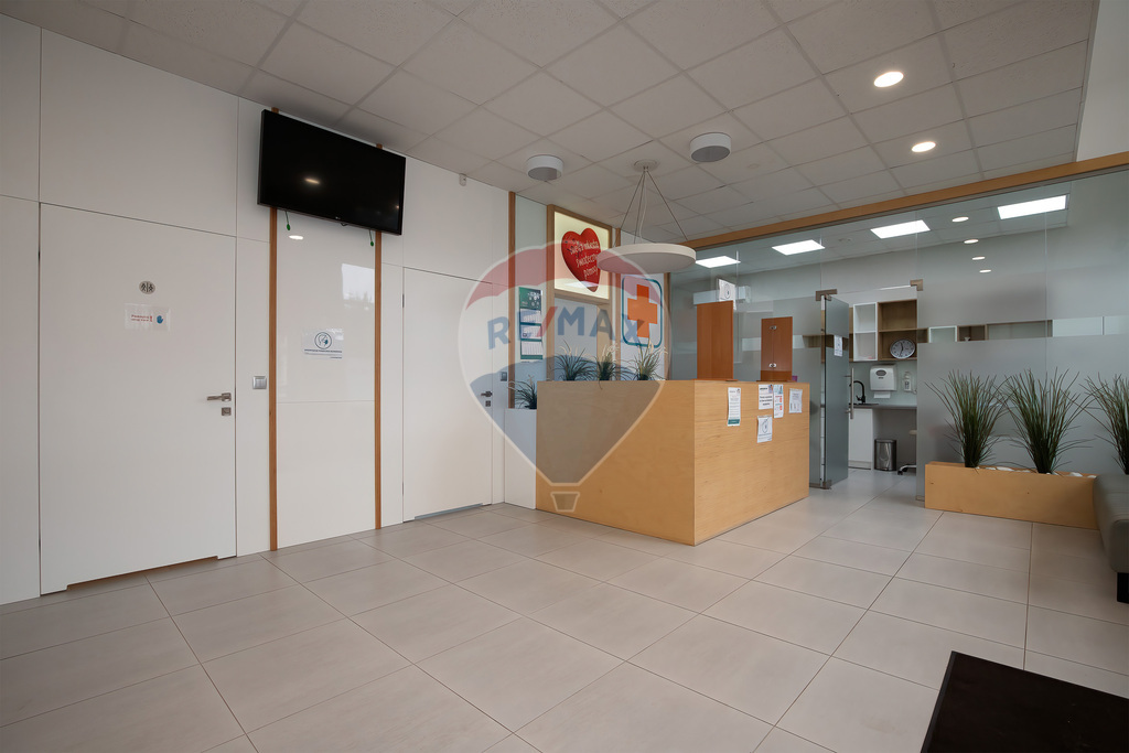 Obiekt usługowo-handlowy z parkingiem: Koszalin! (2)