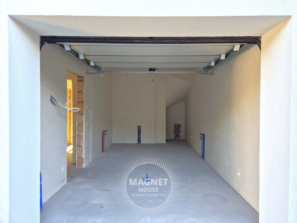 Dom w zabudowie bliźniaczej za miastem | Redlica (7)