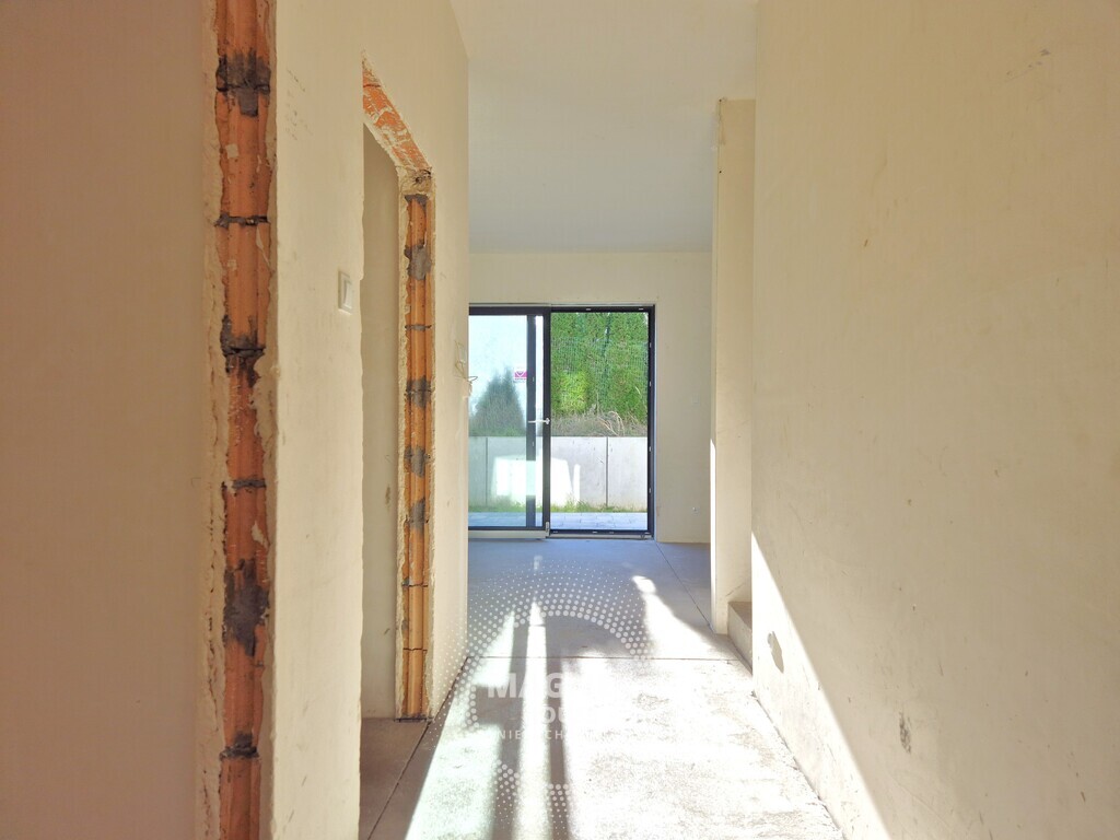 Dom w zabudowie bliźniaczej za miastem | Redlica (8)