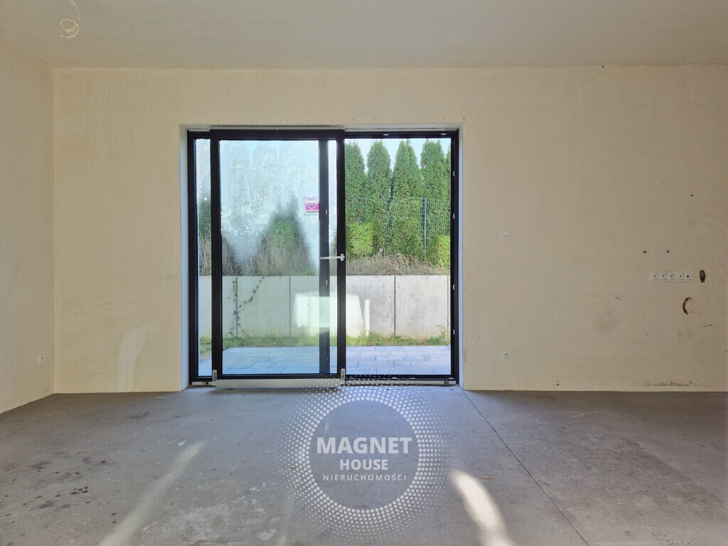 Dom w zabudowie bliźniaczej za miastem | Redlica (9)