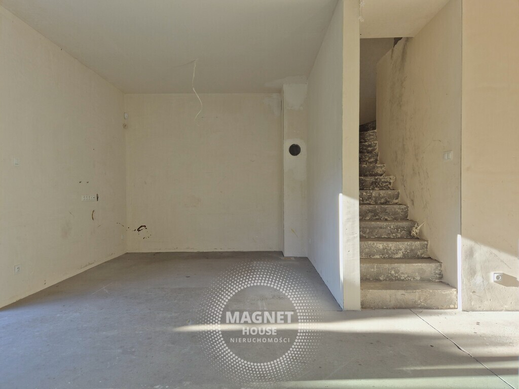 Dom w zabudowie bliźniaczej za miastem | Redlica (10)