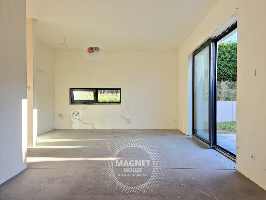 Dom w zabudowie bliźniaczej za miastem | Redlica (11)