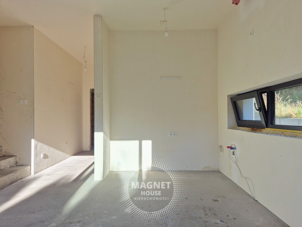 Dom w zabudowie bliźniaczej za miastem | Redlica (12)