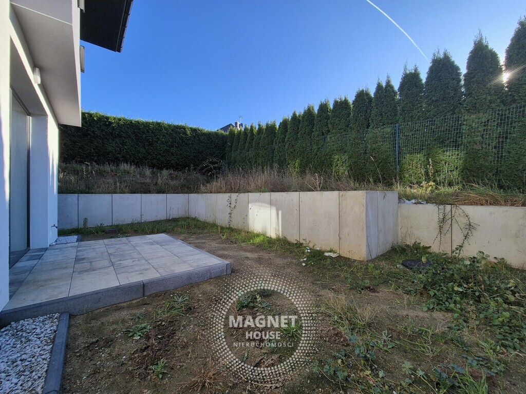 Dom w zabudowie bliźniaczej za miastem | Redlica (15)