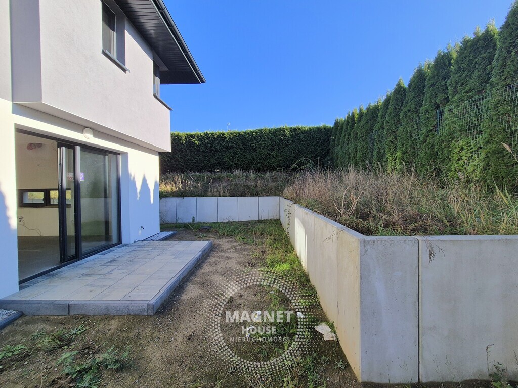 Dom w zabudowie bliźniaczej za miastem | Redlica (16)