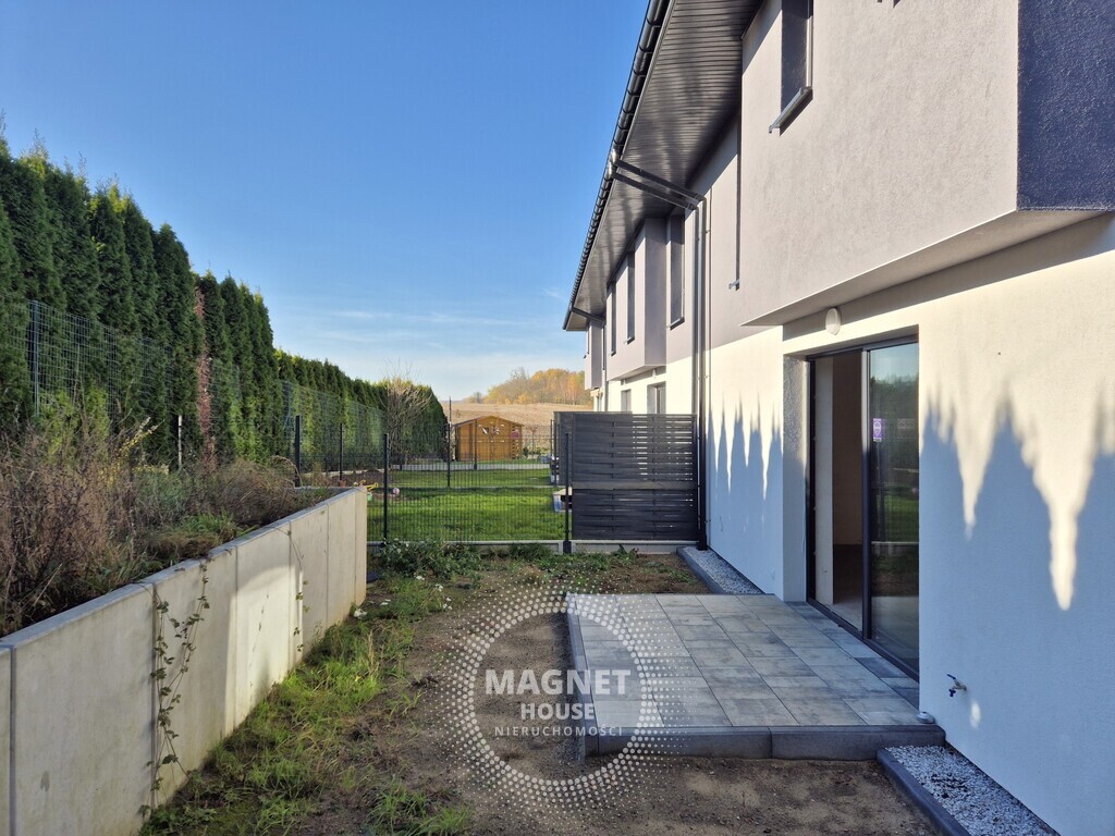 Dom w zabudowie bliźniaczej za miastem | Redlica (19)