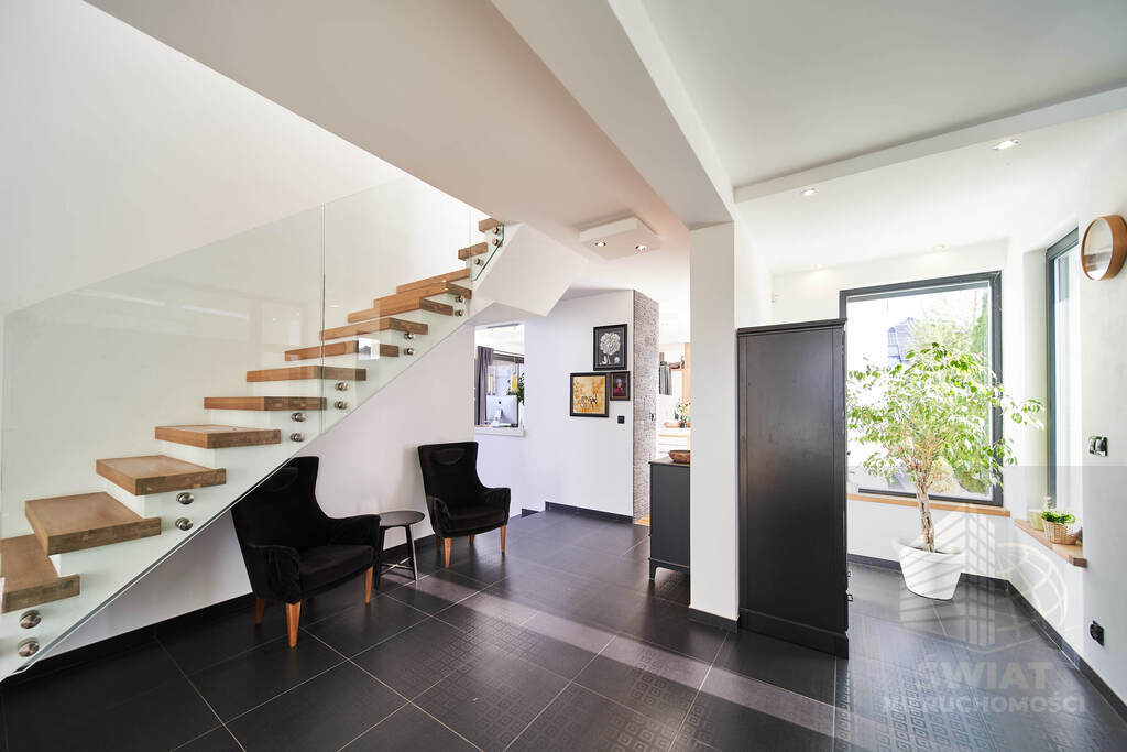 Dom dla rodziny szukającej komfortu i przestrzeni. (4)