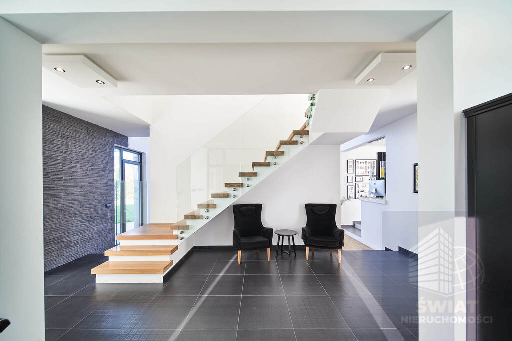 Dom dla rodziny szukającej komfortu i przestrzeni. (5)