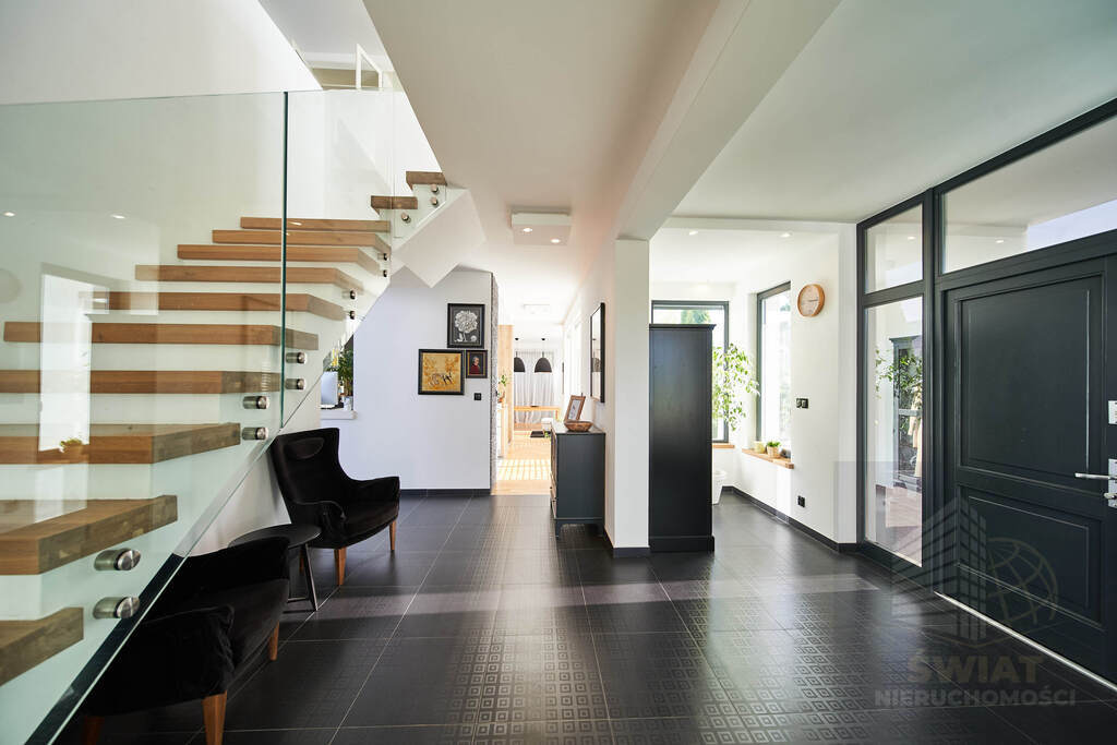 Dom dla rodziny szukającej komfortu i przestrzeni. (6)