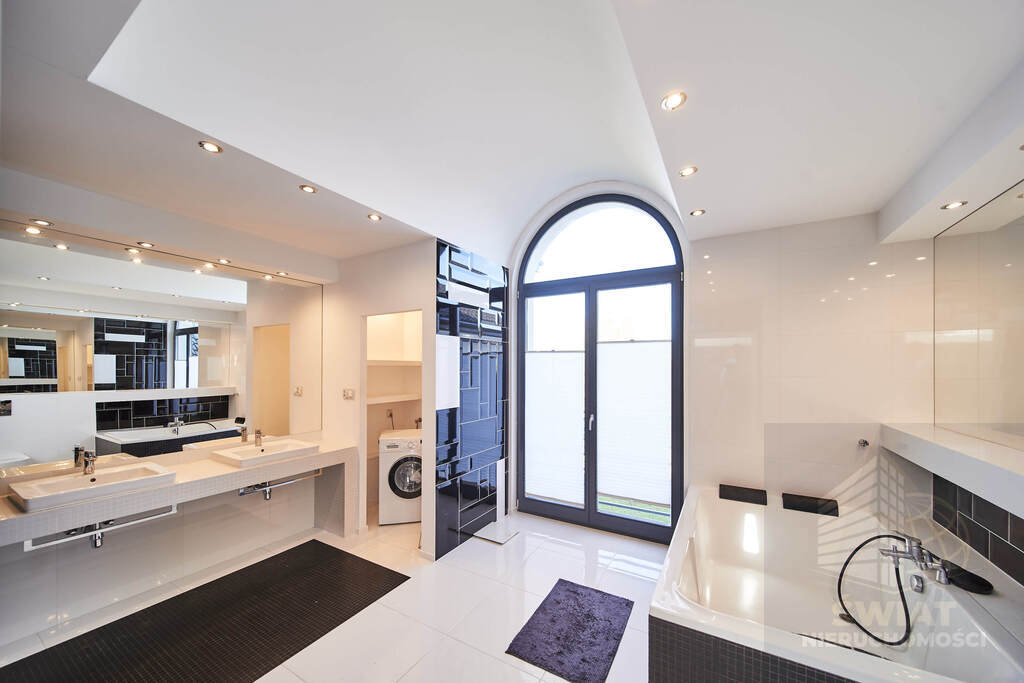 Dom dla rodziny szukającej komfortu i przestrzeni. (13)