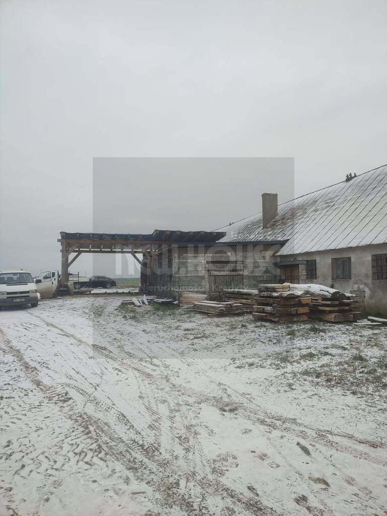 Duża działka rolna zabudowana budynkiem (8)