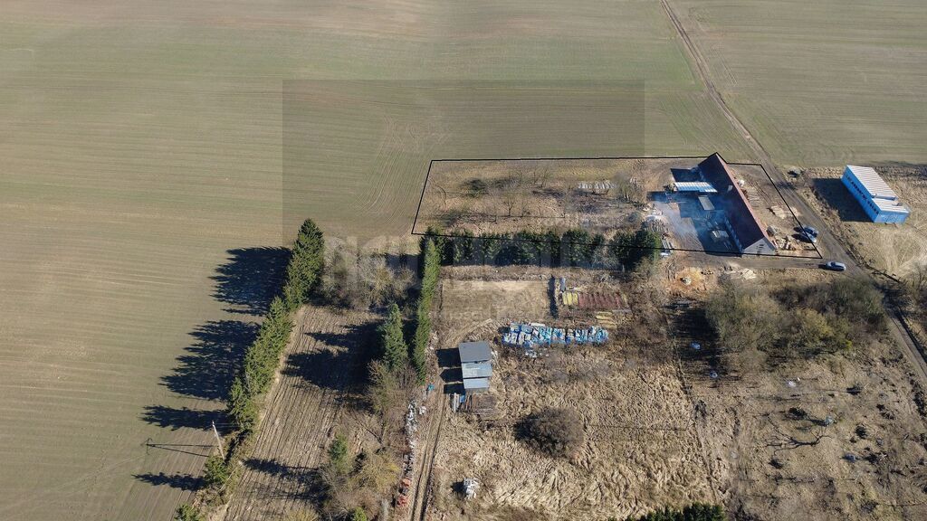 Duża działka rolna zabudowana budynkiem (3)