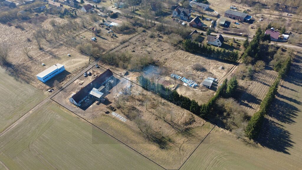 Duża działka rolna zabudowana budynkiem (2)