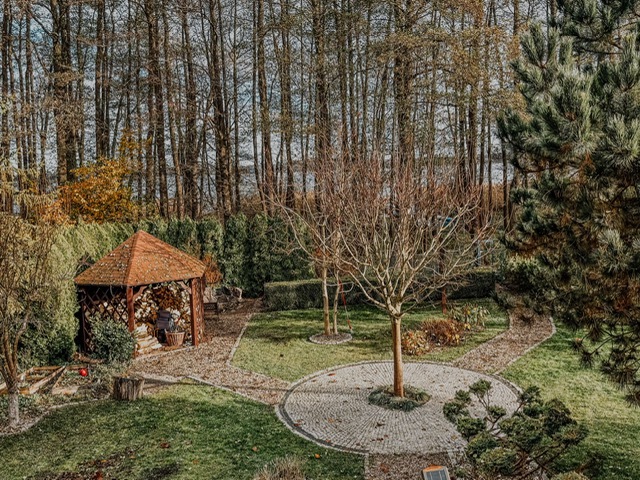 na sprzedaż dom nad jeziorem z linia brzegową (16)