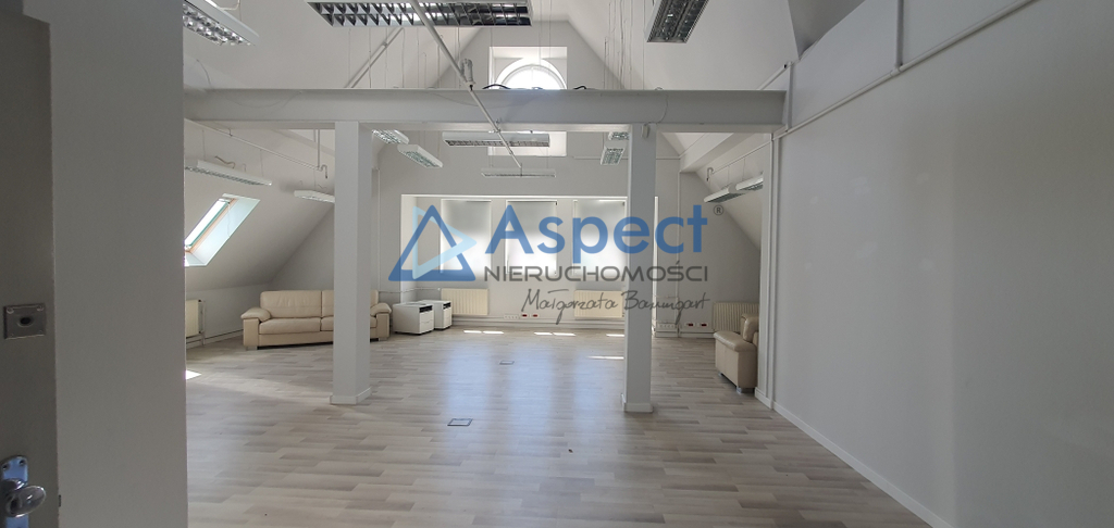 Tani, duży lokal biurowy na Starówce (2)