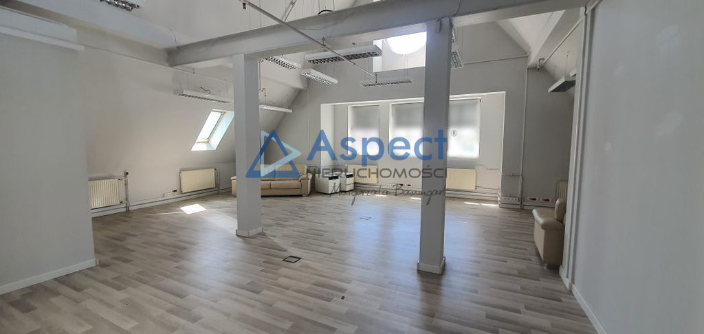 Tani, duży lokal biurowy na Starówce (3)
