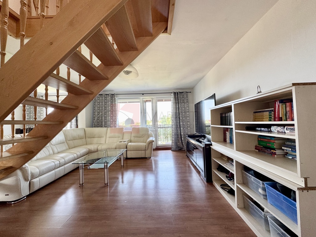 Piękne mieszkanie 4 pok., 2 poziomowe w Stepnicy (2)