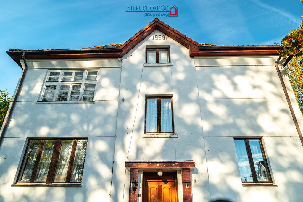 Część domu z garażem i ogródkiem (3)