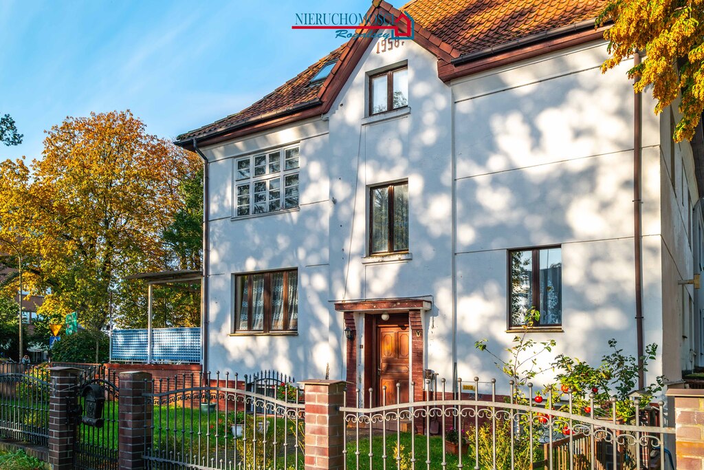 Część domu z garażem i ogródkiem (4)