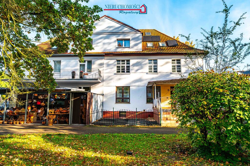 Część domu z garażem i ogródkiem (7)