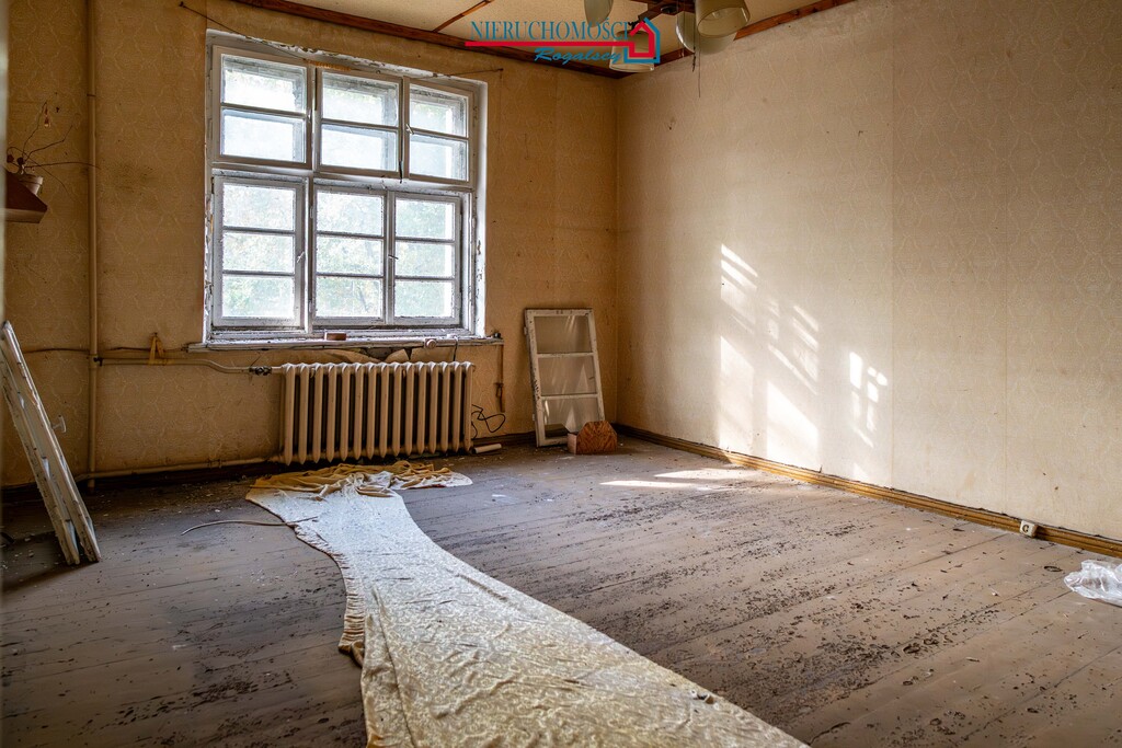 Część domu z garażem i ogródkiem (11)