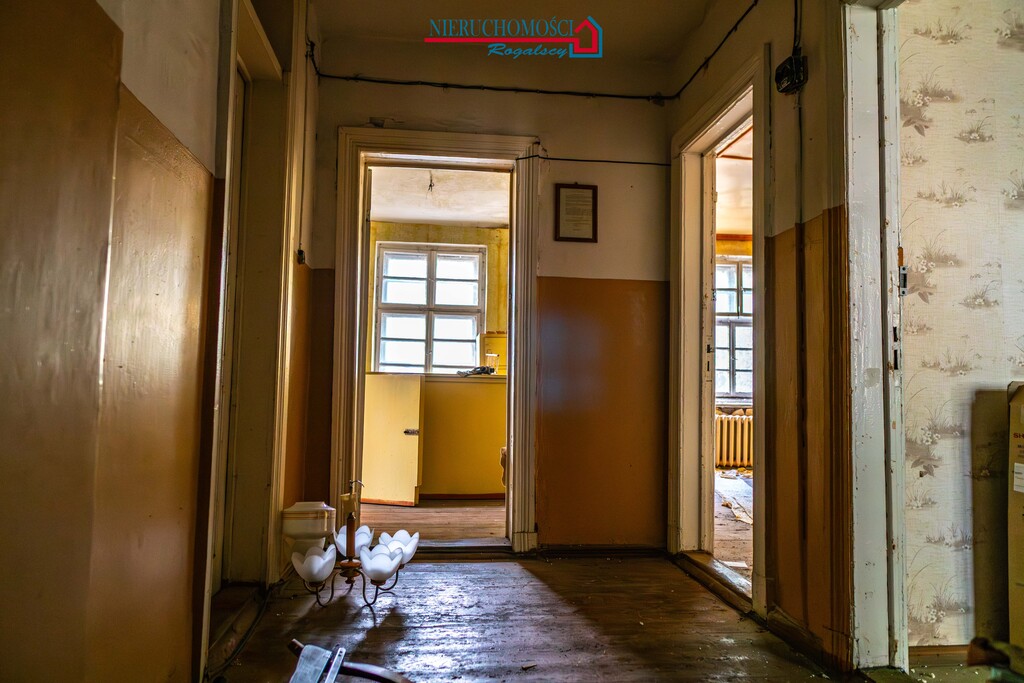 Część domu z garażem i ogródkiem (14)