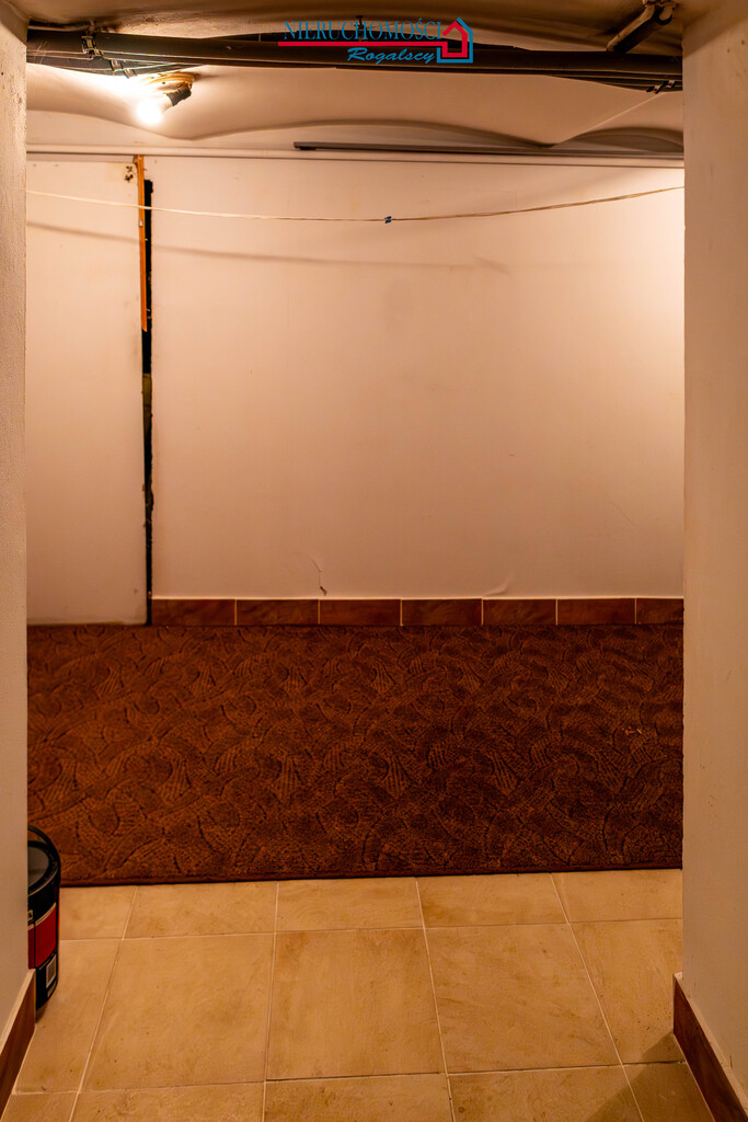 Część domu z garażem i ogródkiem (16)