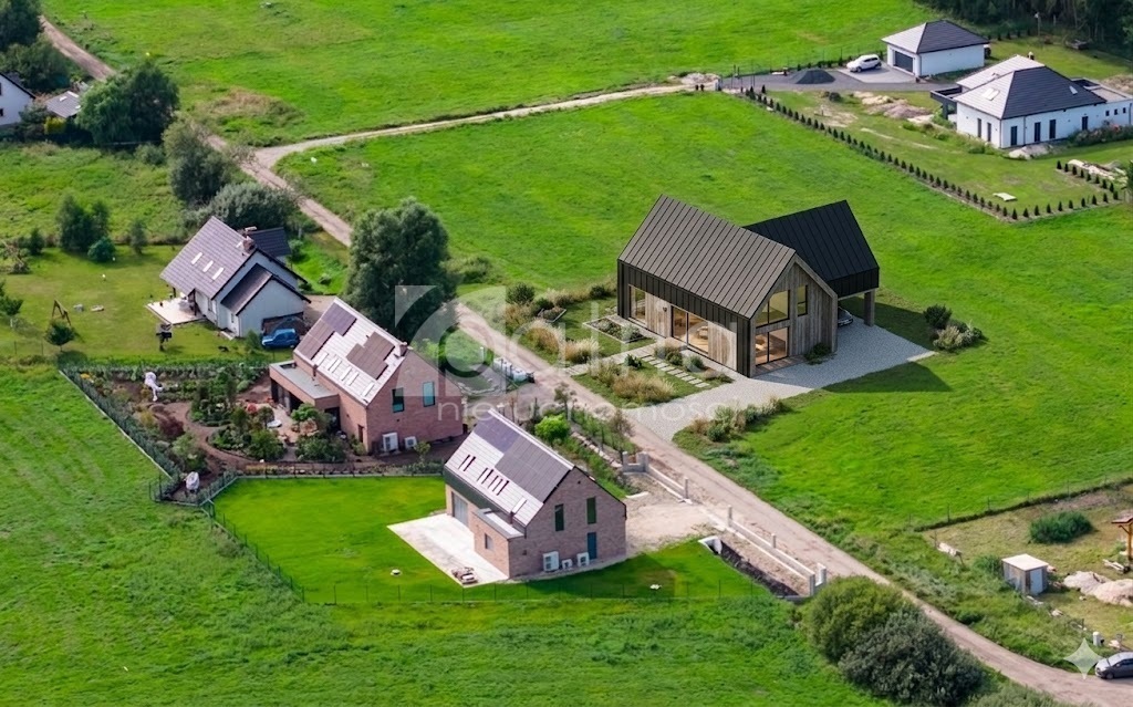 Działka z warunkami zabudowy o powierzchni 1051 m2 (1)