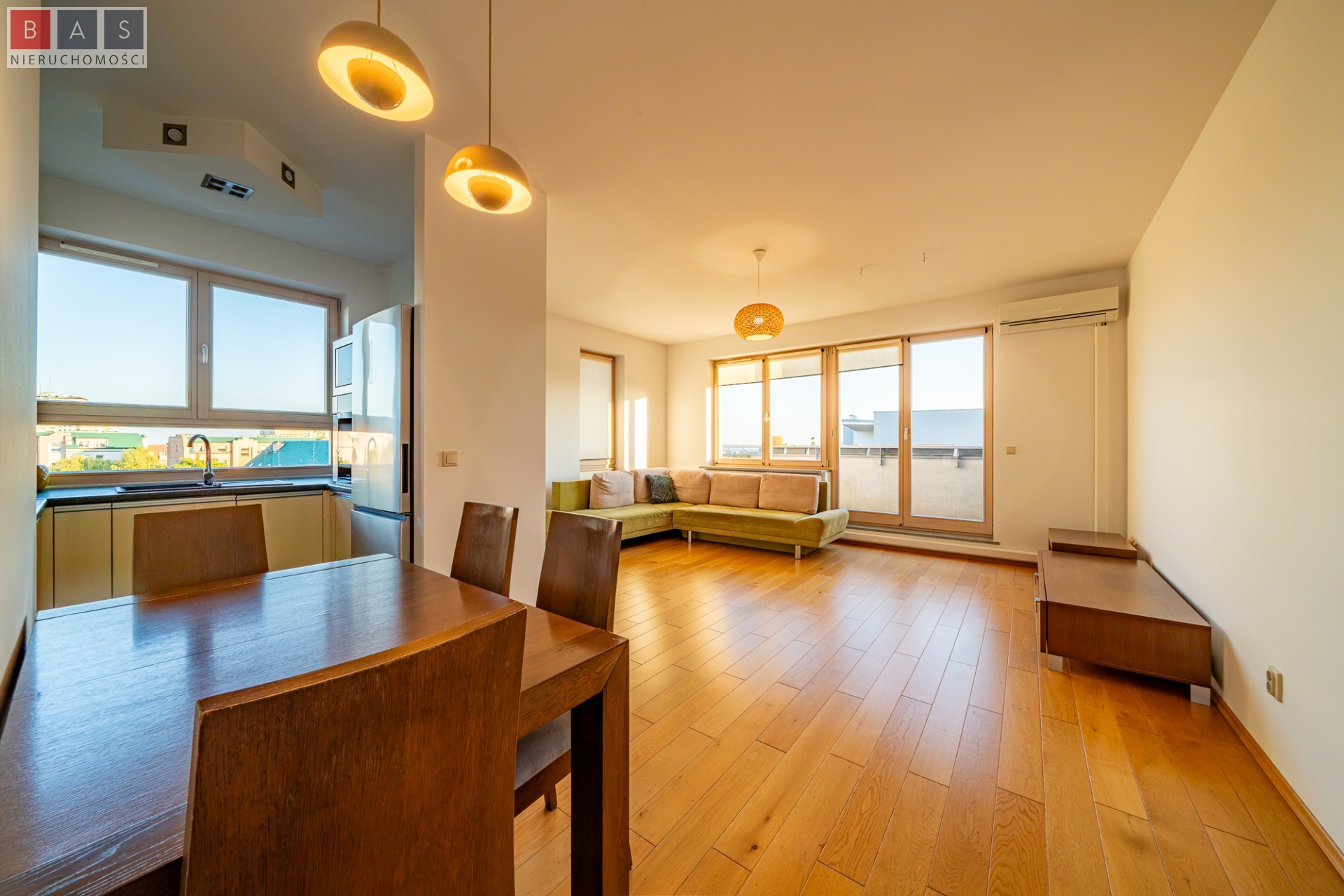 Mieszkanie z garażem i komórką lokatorską w cenie (2)