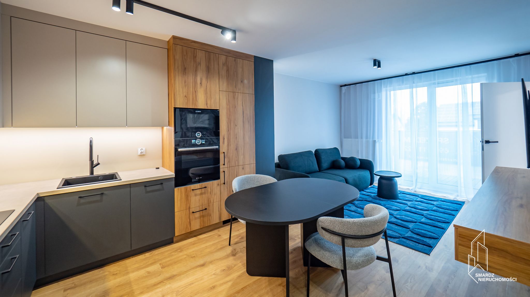 Gotowe do zamieszkania, w pełni umeblowane 2 pokojowe mieszkanie. (20)