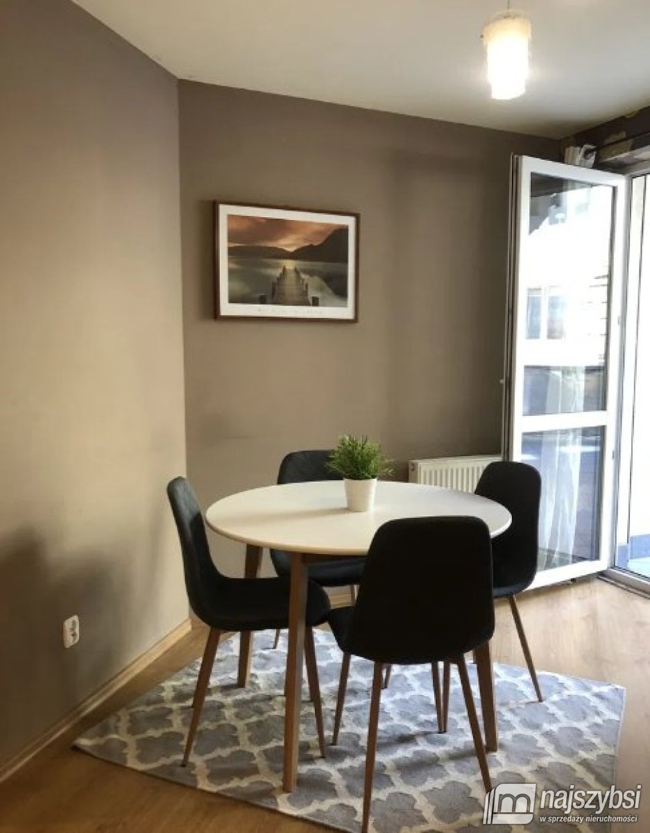 KOŁOBRZEG-3 POKOJOWY APARTAMENT Z TARASEM W PORCIE (4)