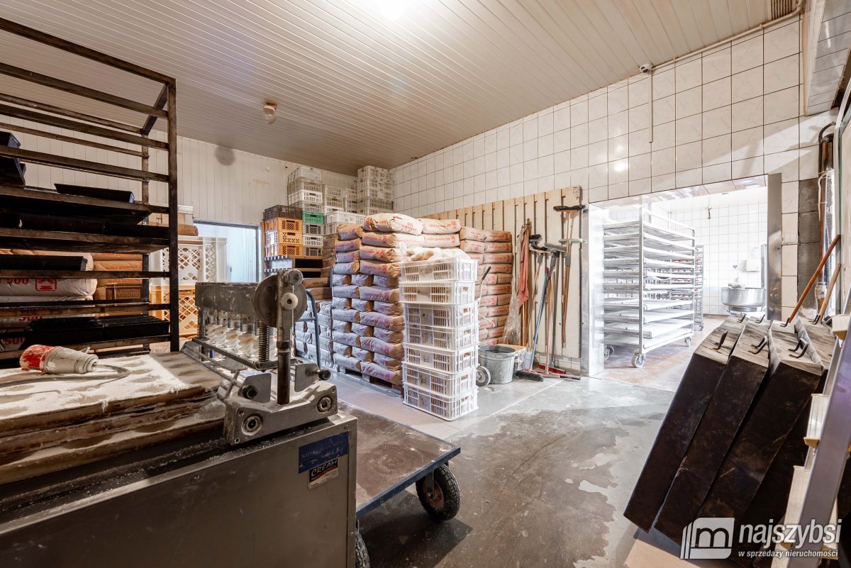 Stepnica-piekarnia, obiekt 350m2 na usługi/magazyn (11)