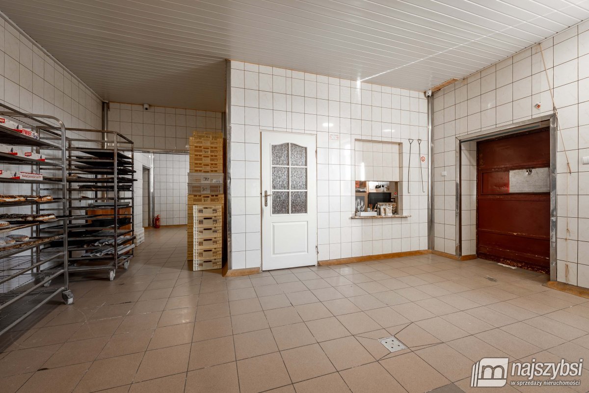 Stepnica-piekarnia, obiekt 350m2 na usługi/magazyn (15)