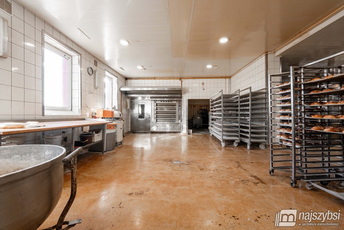 Stepnica-piekarnia, obiekt 350m2 na usługi/magazyn (6)