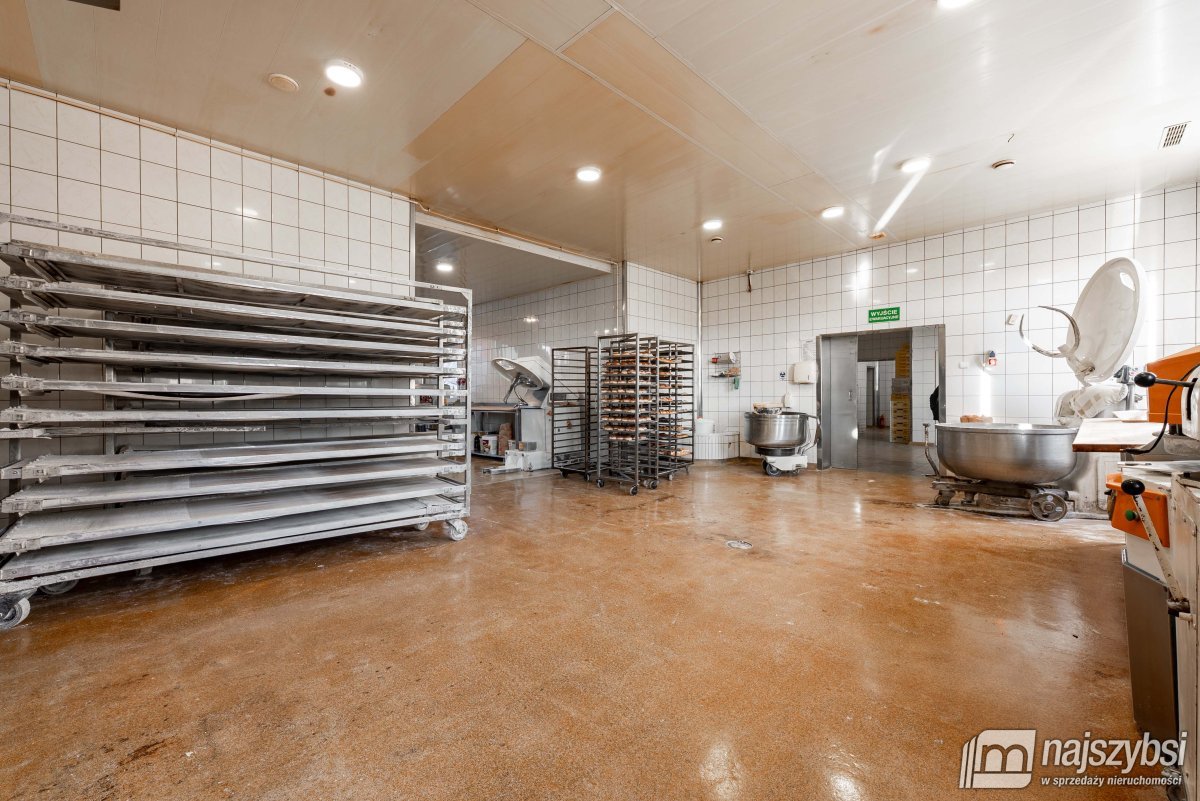 Stepnica-piekarnia, obiekt 350m2 na usługi/magazyn (9)