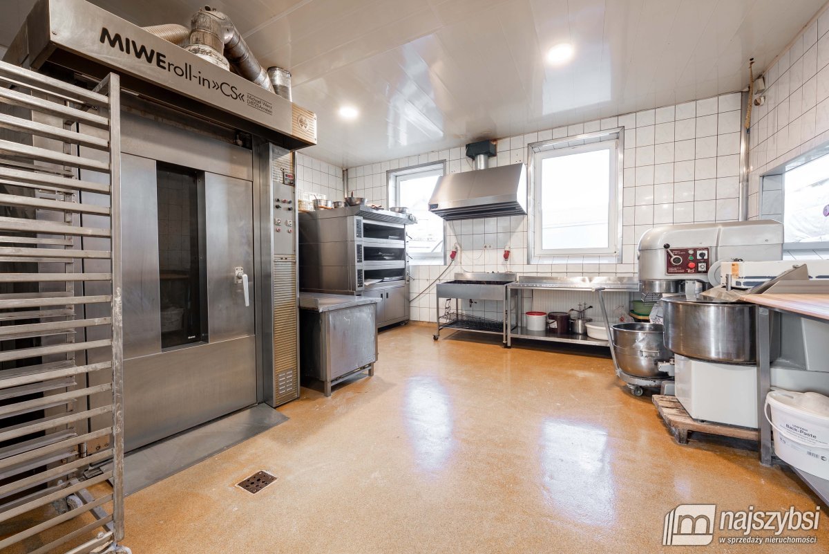 Stepnica-piekarnia, obiekt 350m2 na usługi/magazyn (13)