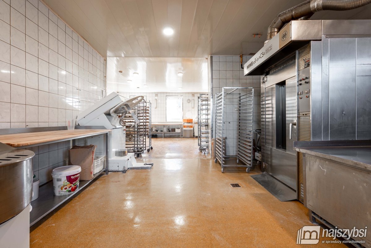 Stepnica-piekarnia, obiekt 350m2 na usługi/magazyn (14)