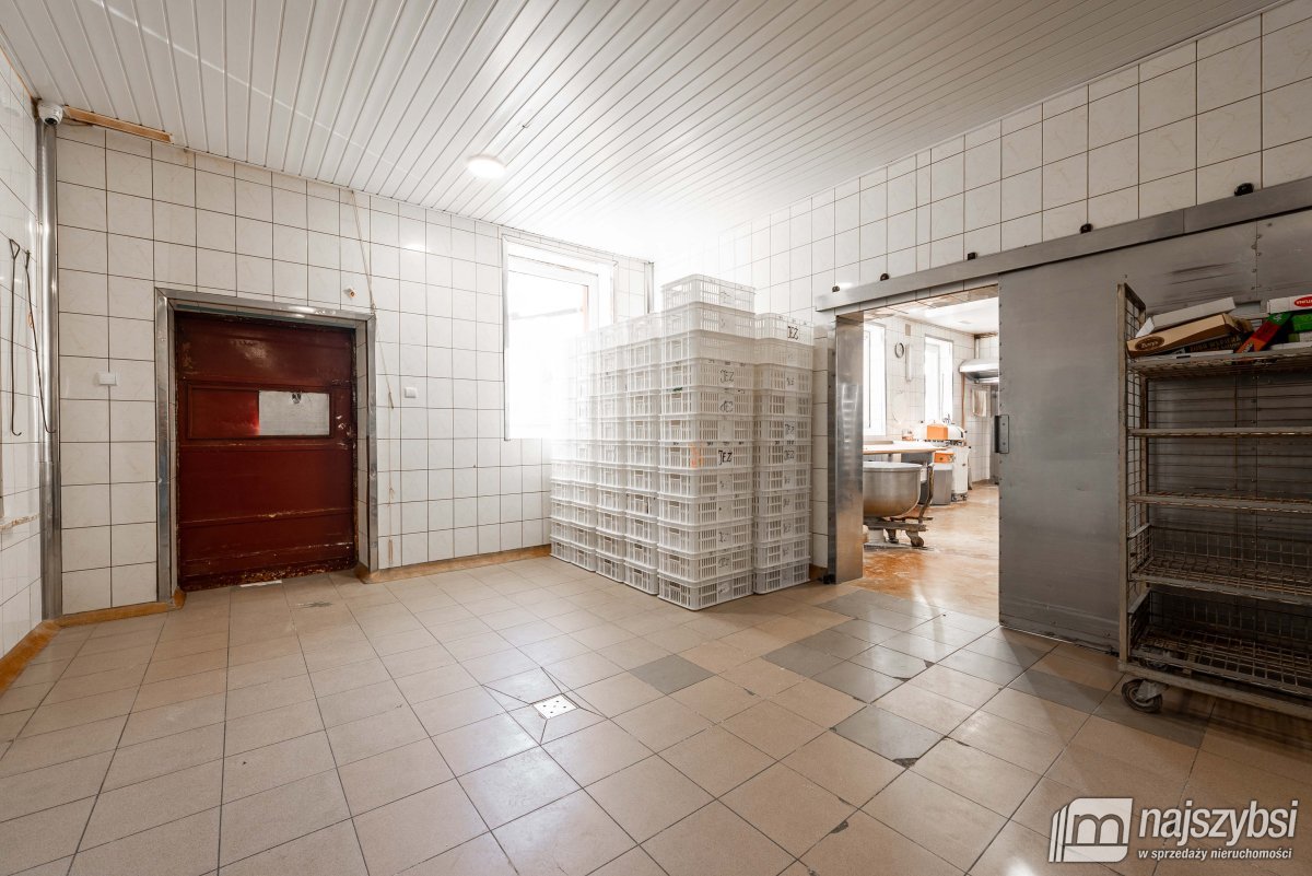 Stepnica-piekarnia, obiekt 350m2 na usługi/magazyn (17)