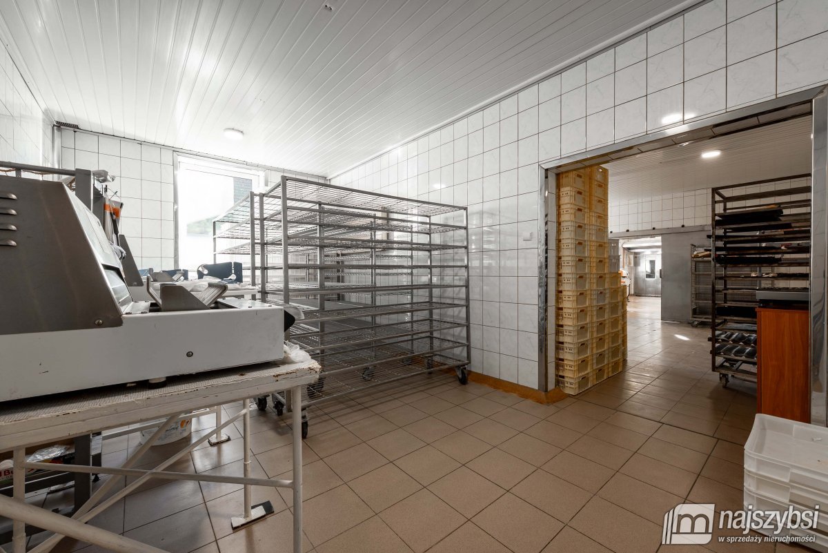 Stepnica-piekarnia, obiekt 350m2 na usługi/magazyn (19)