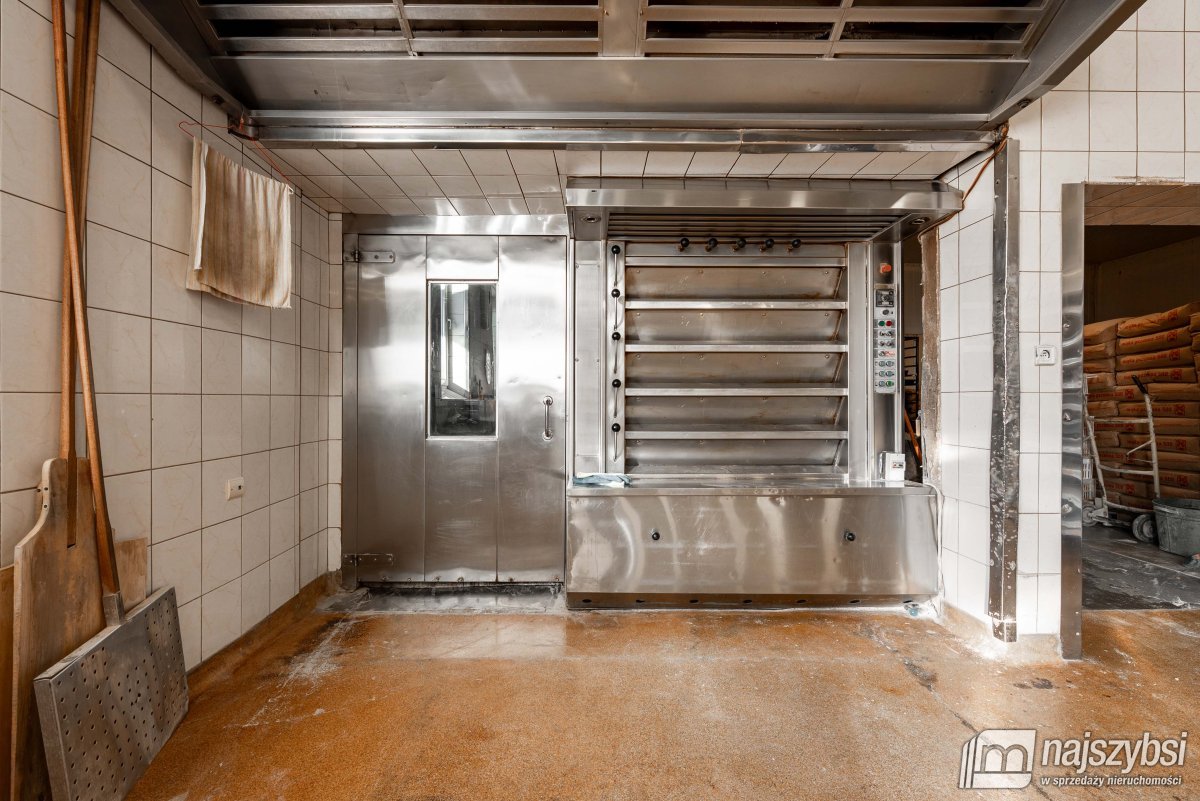 Stepnica-piekarnia, obiekt 350m2 na usługi/magazyn (8)
