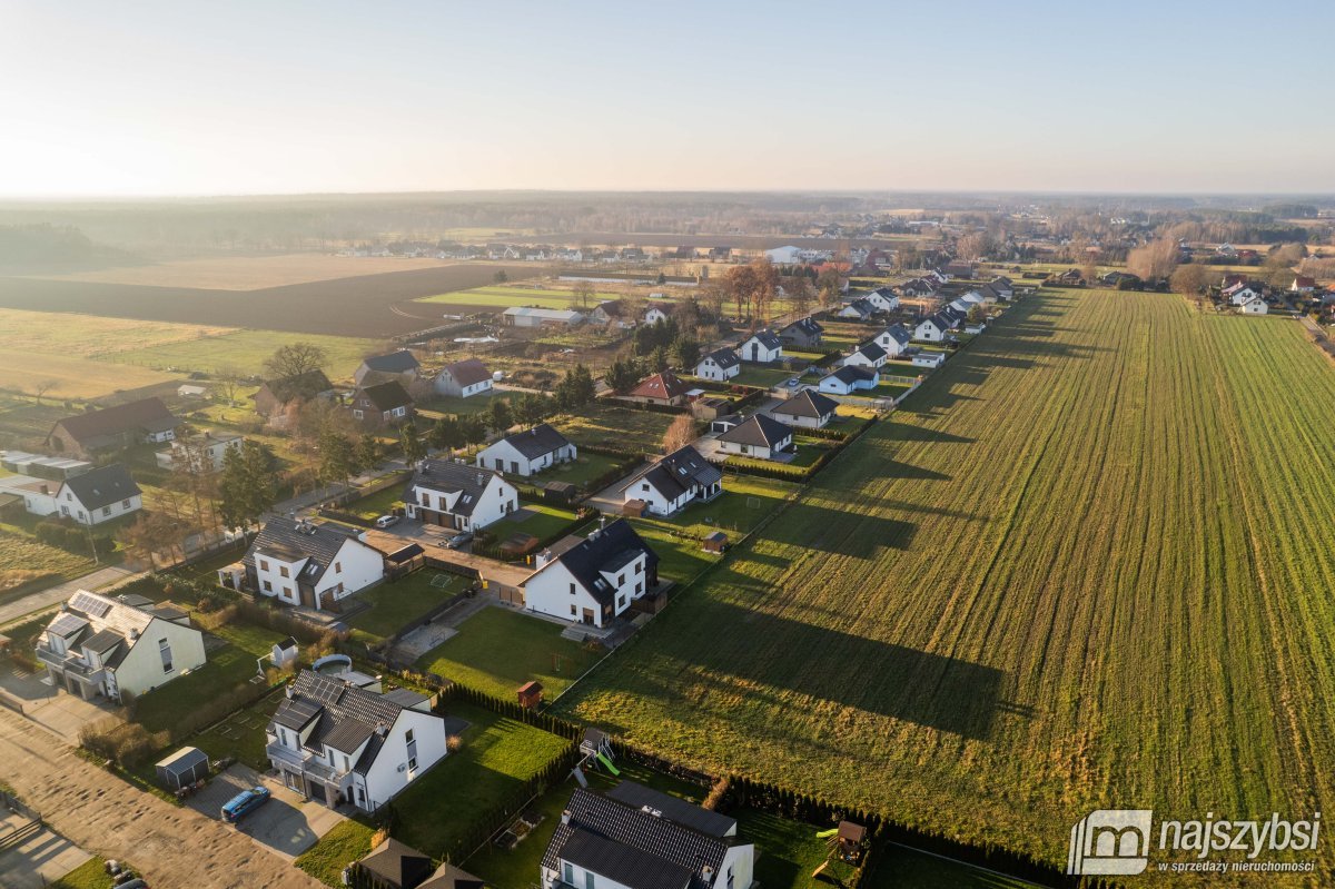 Białuń k. Goleniowa- umeblowany dom z 2022 r. (32)