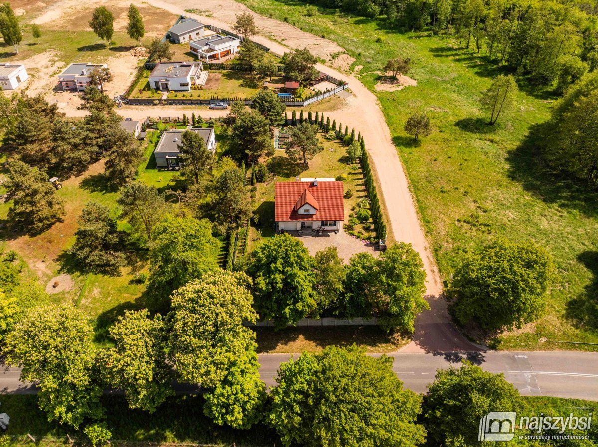 Poczernin- duży i piękny dom na uboczu (21)